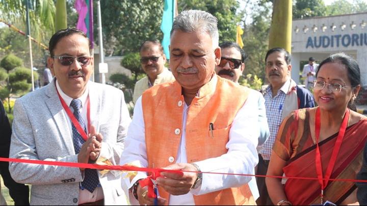 पारंपरिक कारीगरों तक पहुंचे आधुनिक तकनीक युक्त व्यावसायिक शिक्षा: उच्च शिक्षा मंत्री श्री परमार